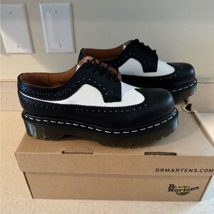 Dr Martens 3989 Bex Smooth Leather Brogue (WingTip) Black & White Shoes. M6, W7.